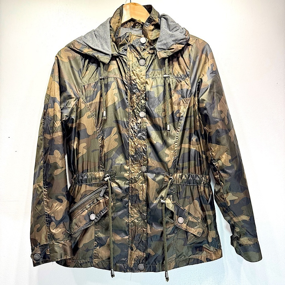 Camo Windbreaker with Zip Off Hood Zip and Snap Front Snobbish Collection Large